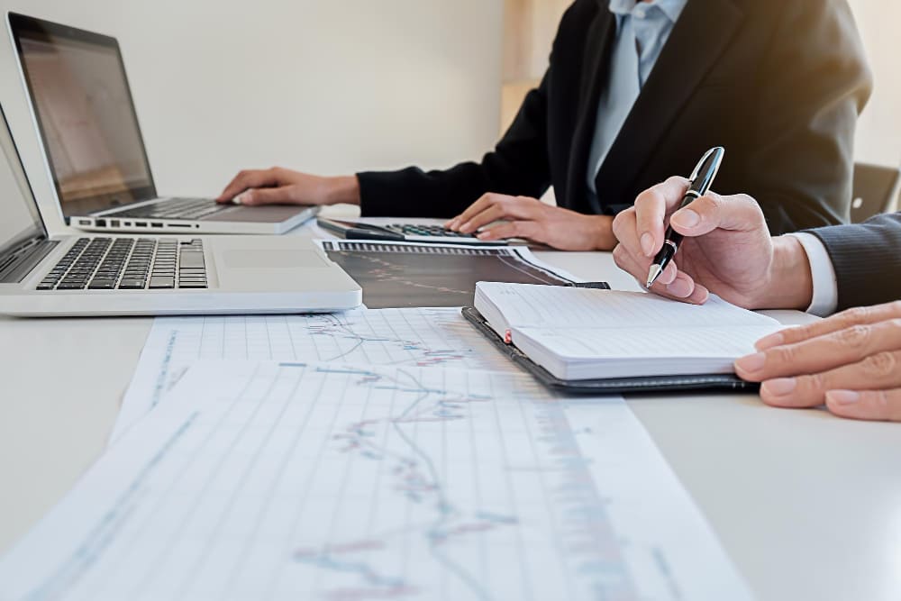 Equipo experto en tramitación de certificados de nacimiento, matrimonio y defunción en Granada (Gestoría)